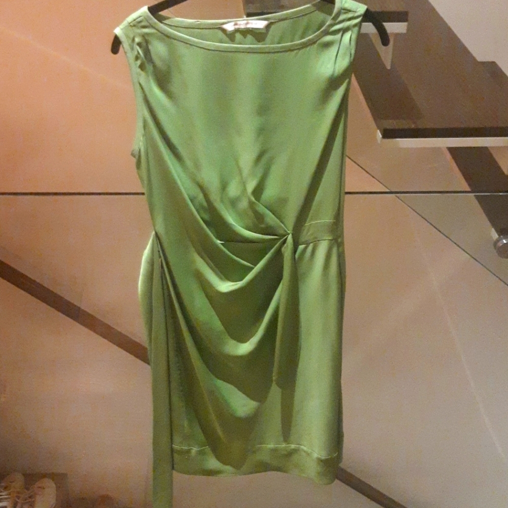 Sleeveless adorable summer dress